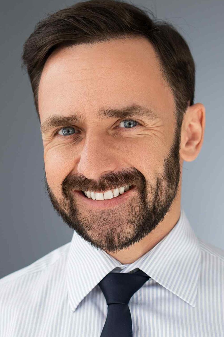 https://datasatinall.org/wp-content/uploads/2019/02/team_01-850x1280.jpg