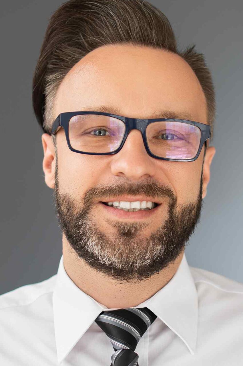 https://datasatinall.org/wp-content/uploads/2019/02/team_02-850x1280.jpg